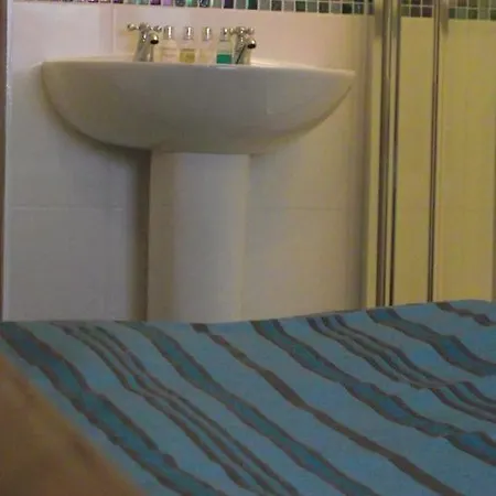 Bed & Breakfast Red Lion House 4*